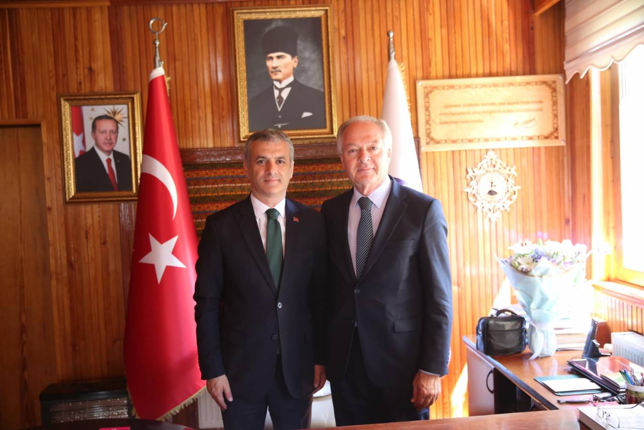 BAŞKANIMIZ TONYA BELEDİYE BAŞKANIMIZI MAKAMINDA ZİYARET ETTİ