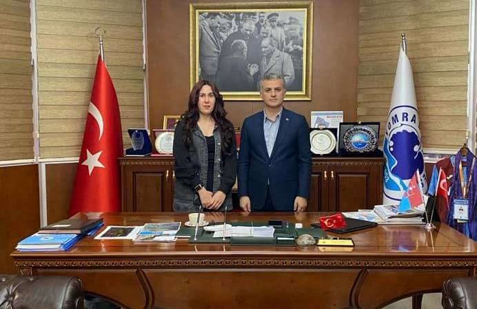 YOMRA İLÇE HALK KÜTÜPHANESİ,KÜTÜPHANECİ GÜLVERDİ YAZGAN BAŞKANIMIZI ZİYARET ETTİ