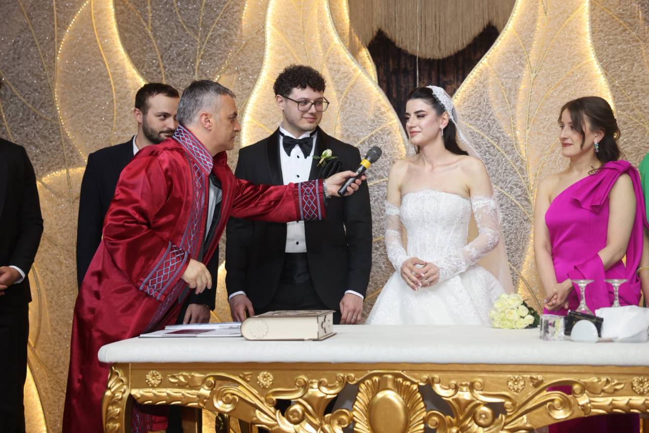 Beril Azaklı  ve  Görkem Küçükömeroğlu Nikah İlanı
