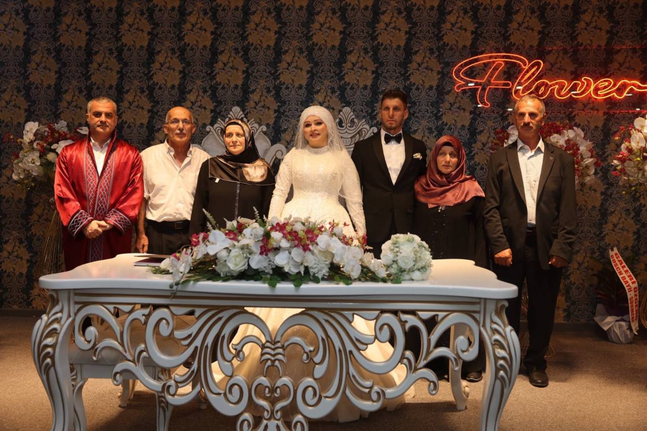 Hanife Sarı  ve  Ogün Küçük  Nikah İlanı