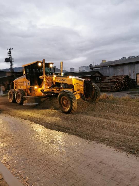 KAŞÜSTÜ MAHALLEMİZDE YOL SERME VE BAKIM ÇALIŞMASI