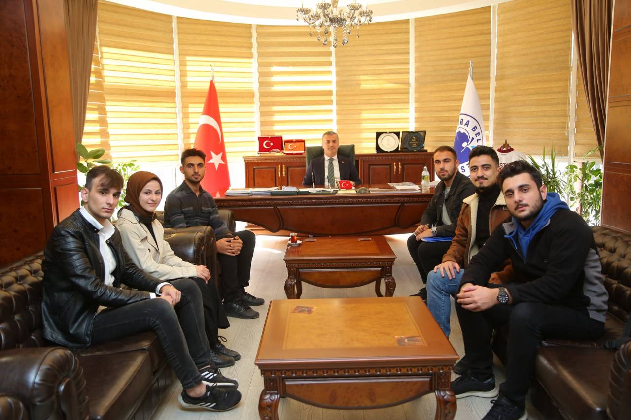 TRABZON ÜNİVERSİTESİ HUKUK KLİNİKLERİ KULÜBÜ ÖĞRENCİLERİ BAŞKANIMIZI ZİYARET ETTİ 