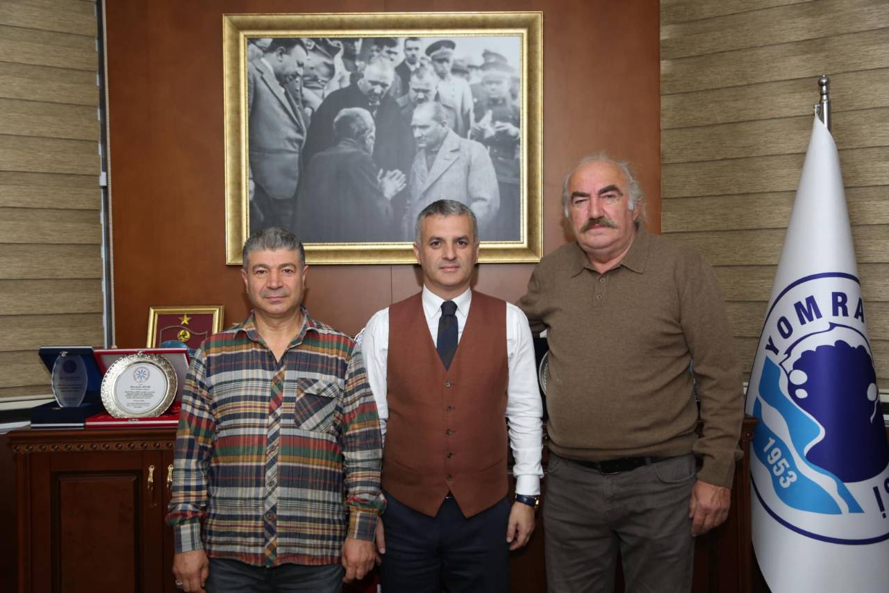 SANAT TİYATROSU VE ÜYELERİNDEN BELEDİYE BAŞKANIMIZI MAKAMINDA ZİYARET