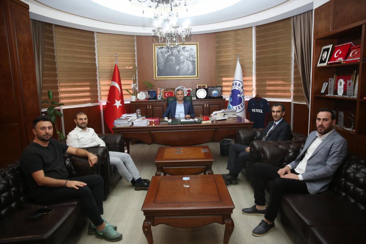 YOMRA GENÇLİK MERKEZİ YÖNETİCİLERİ BAŞKANIMIZI MAKAMINDA ZİYARET ETTİ