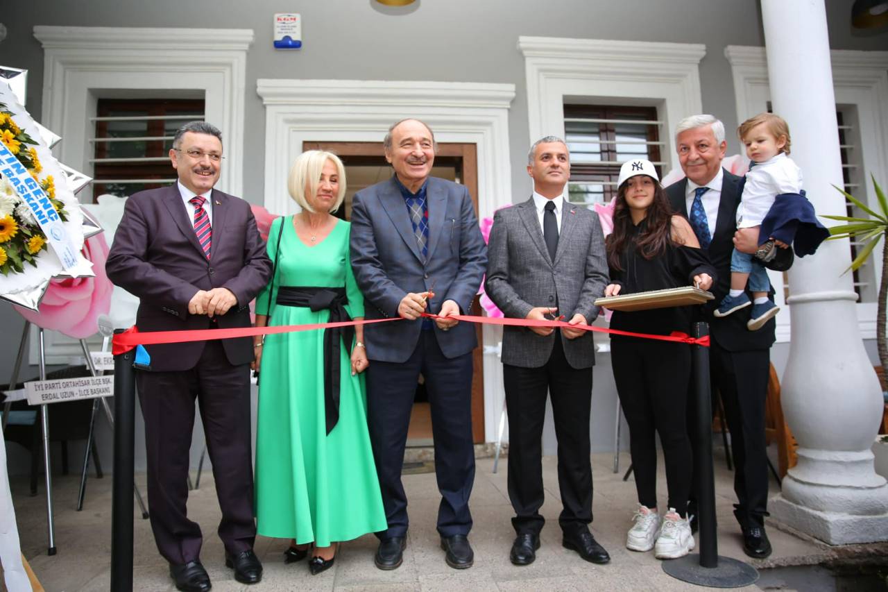 RESSAM GÜLSEN KALFA SAYİTOĞLU'NUN ‘'TERAPİ'' KONULU RESİM SERGİSİ