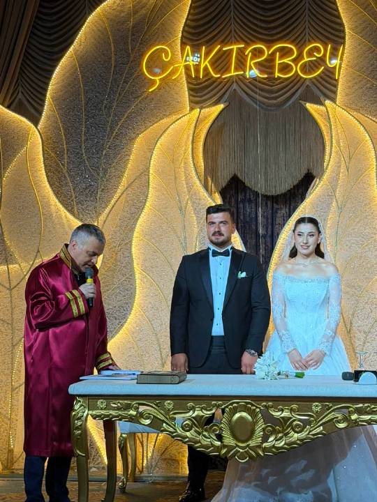Asena Solak  ve  Oğuzhan Azak  Nikah İlanı