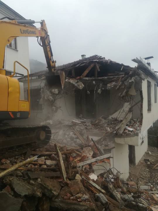 Mahalle sakinlerimizce yenilenecek olan Pınarlı Mahallesi İmam Lojmanının yıkımı, belediyemizce gerçekleştirildi.