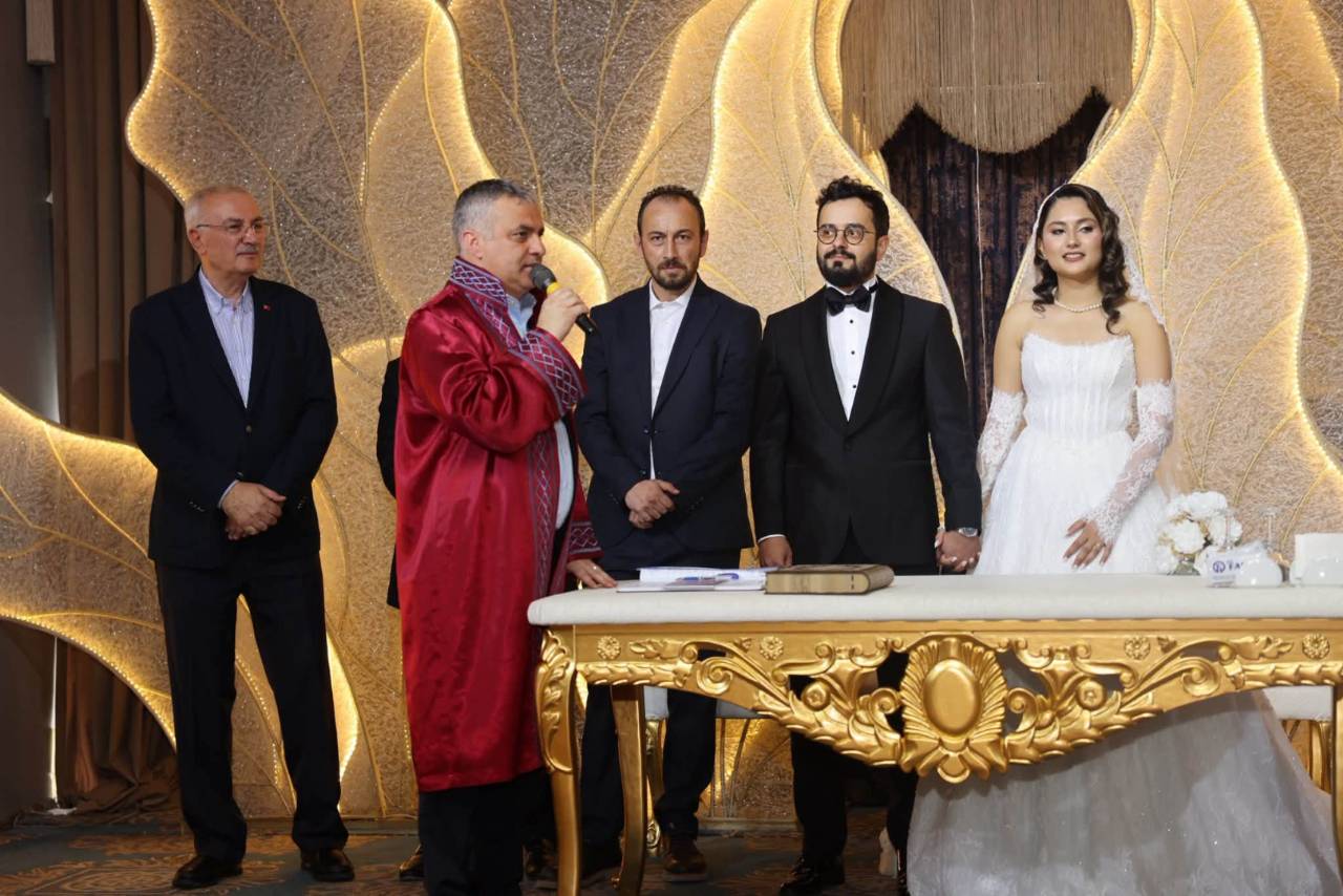 Berfin Zeybek  ve Ahmet Alper Güler Nikah İlanı