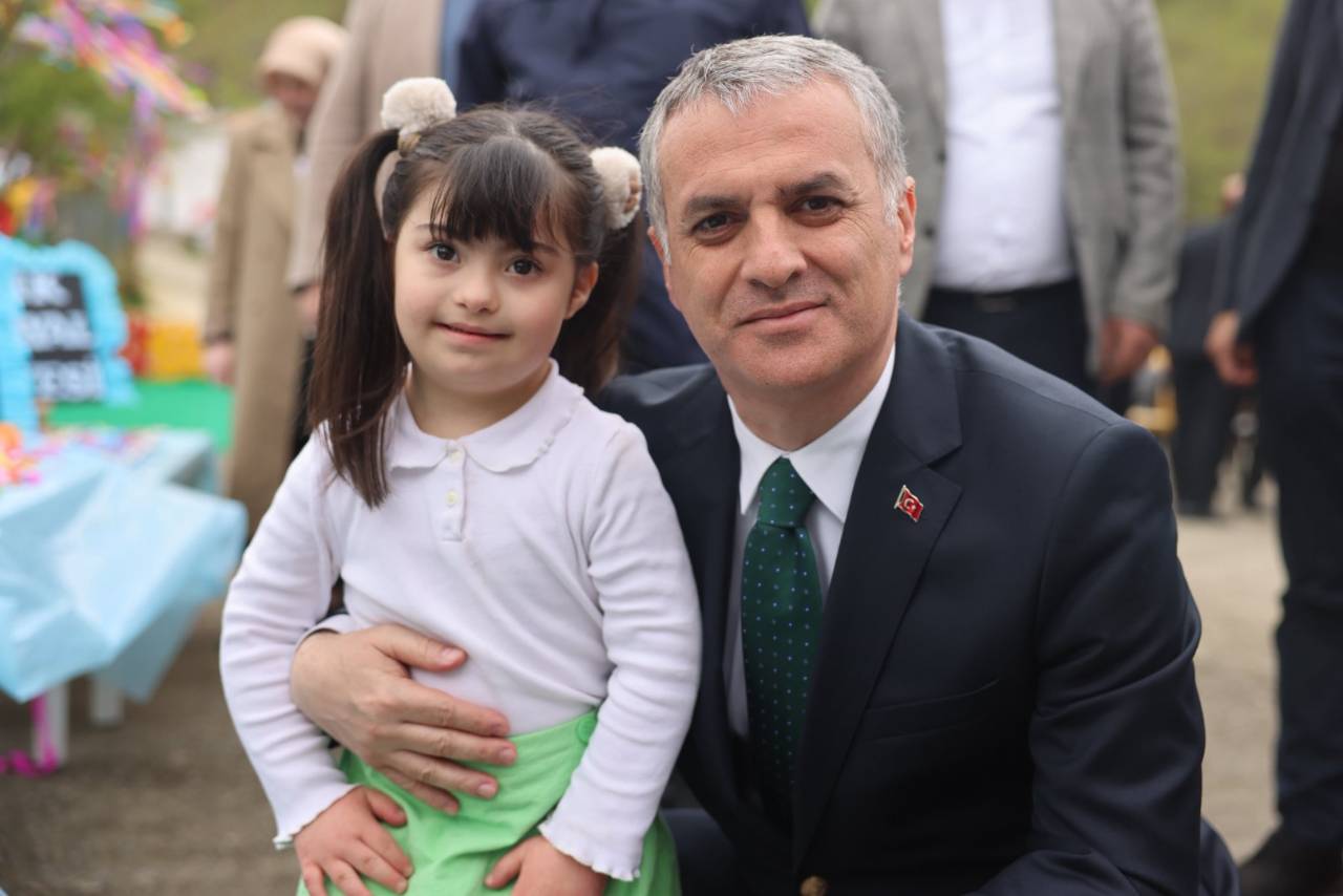 BAŞKANIMIZ ÖZEL EĞİTİM ANAOKULUNDA DÜZENLENEN PROGRAMA KATILDI