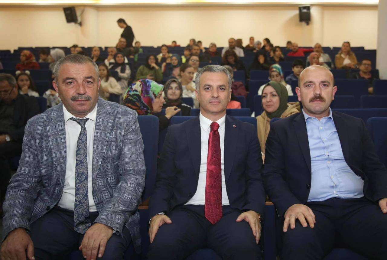 ‘'BU SAHNE,AYNI BİZ‘' TİYATRO OYUNU