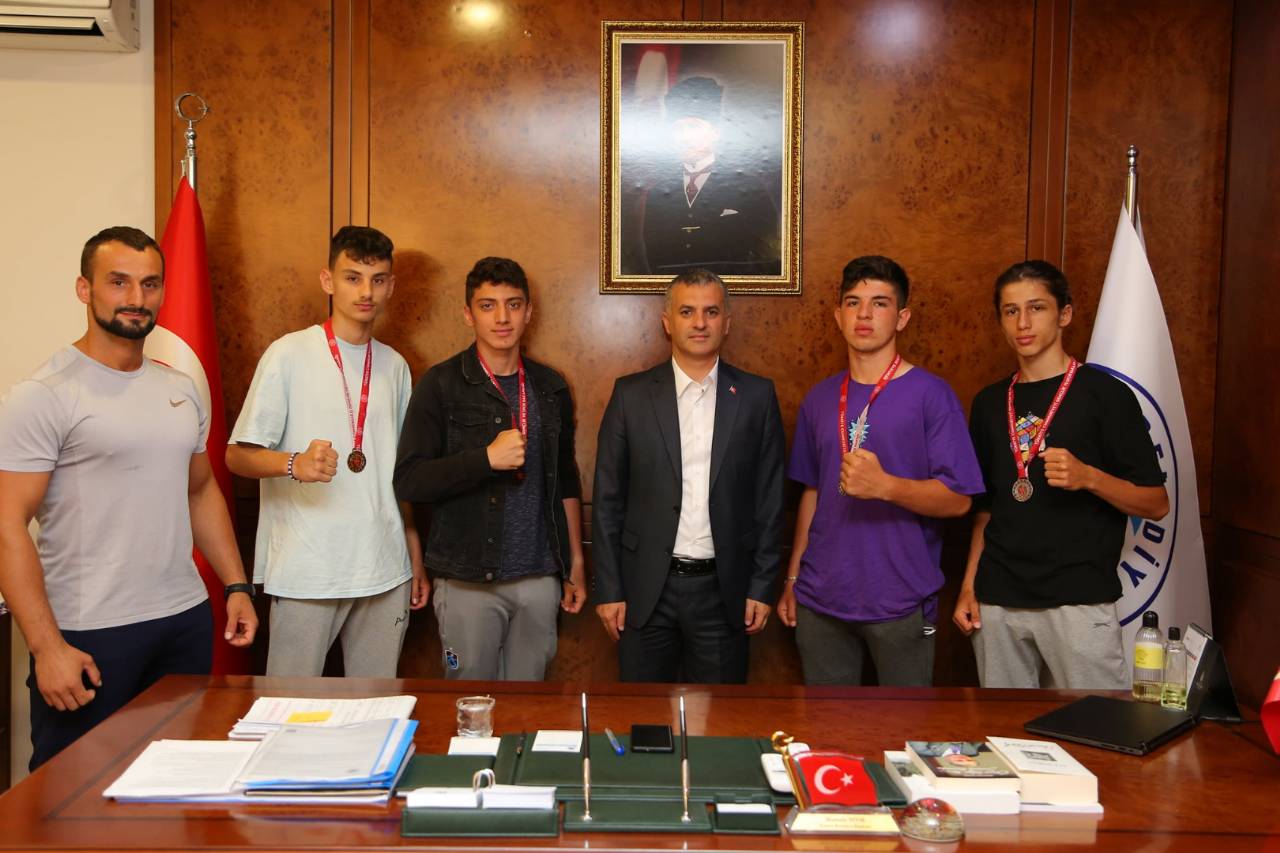 Yomra Gençlik Spor Kulübü Başkanı ve Sporcuları Başkanımızı Ziyaret Etti