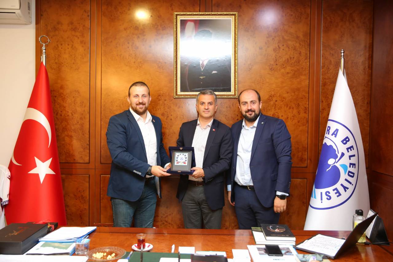 İAÜ Doğu Karadeniz Temsilcileri Başkanımızı Ziyaret Etti