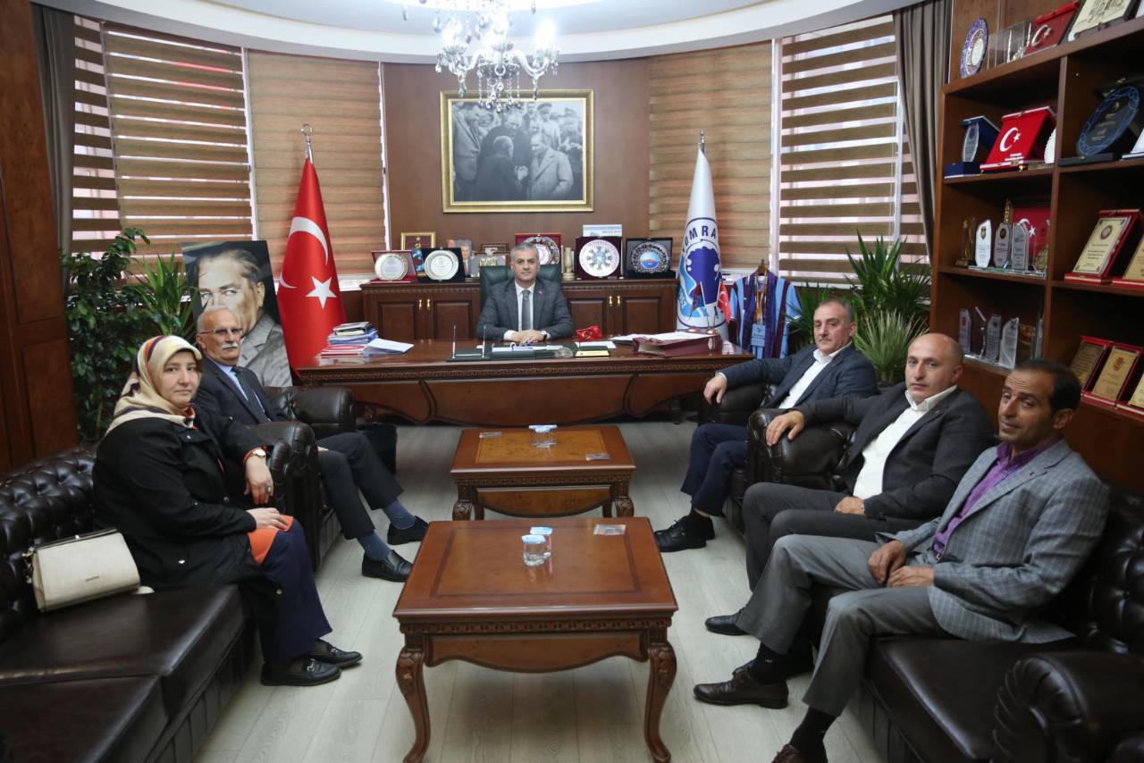 AK PARTİ YOMRA İLÇE YÖNETİMİ BAŞKANIMIZA HAYIRLI OLSUN ZİYARETİNDE BULUNDU