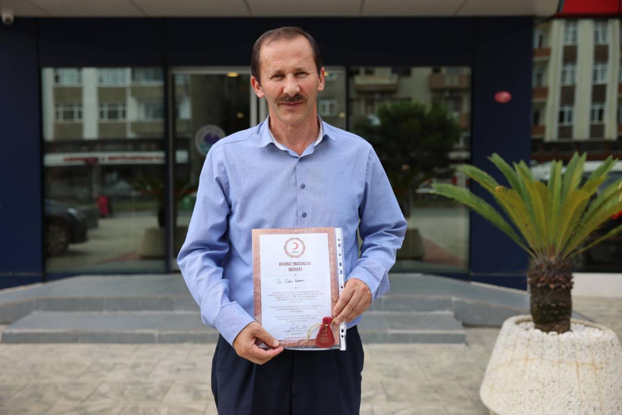 TÜRK KIZILAYI'NA DESTEK VEREN HEMŞEHRİMİZİ TEBRİK EDERİZ