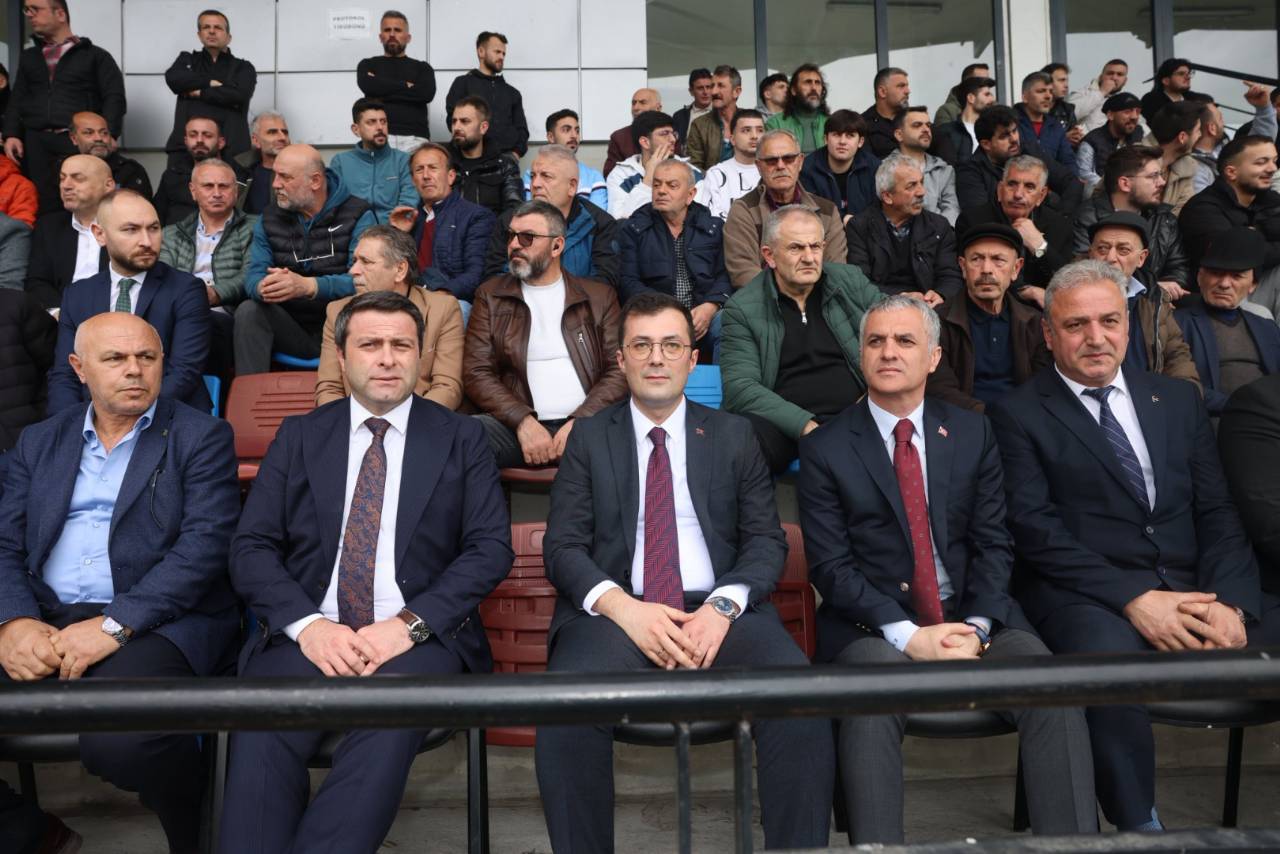 BAŞKANIMIZ KAŞÜSTÜSPOR İLE ÇARŞIBAŞISPOR KARŞILAŞMASINI TRİBÜNDEN İZLEDİ