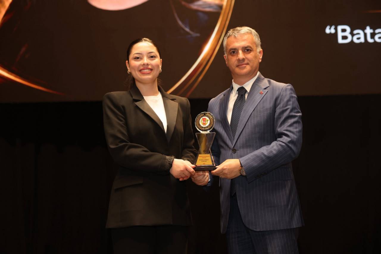 BAŞKANIMIZ 2025 YILI BAŞARILI GAZETECİLER ÖDÜL TÖRENİNE KATILDI