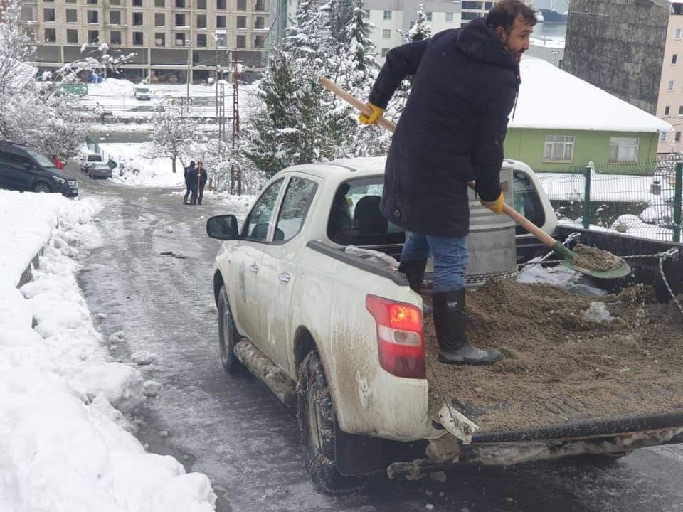 BUZLANMAYA KARŞI TUZLAMA ÇALIŞMASI