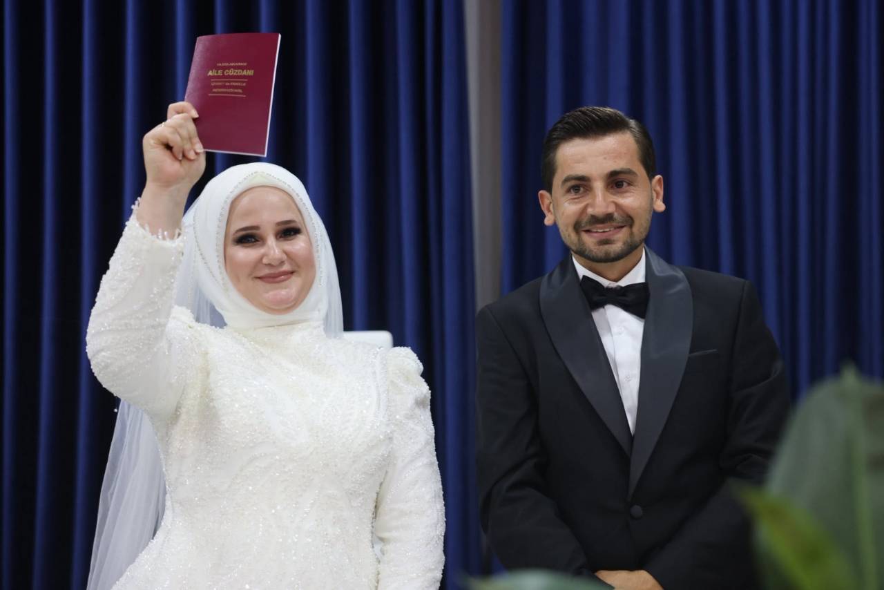 Melek Kuloğlu  ve  Uğur Uzunmehmet Nikah İlanı