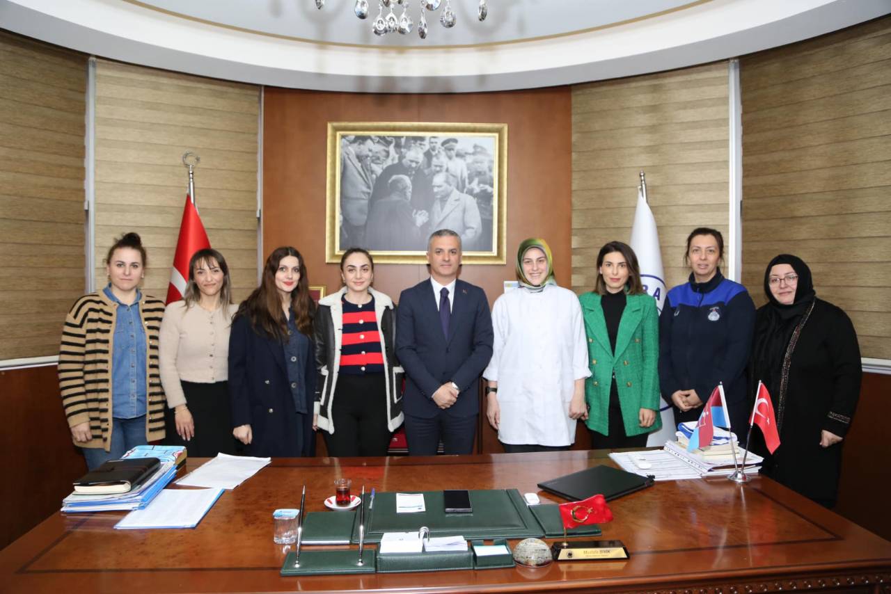 BAŞKANIMIZ BELEDİYEMİZDEKİ BAYAN PERSONELİN KADINLAR GÜNÜNÜ KUTLADI