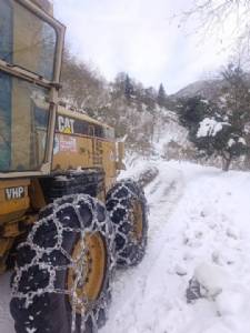 KAR YAĞIŞI NEDENİYLE YOL AÇMA VE BUZLANMAYA KARŞI TUZLAMA ÇALIŞMALARIMIZ