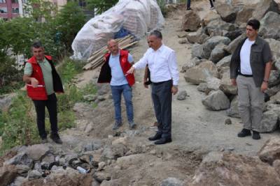BAŞKANIMIZ KAŞÜSTÜ MAHALLEMİZDEKİ YOL ÇALIŞMALARINI YERİNDE İNCELEDİ