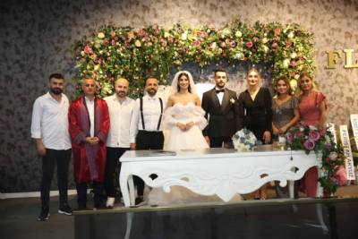 Ezgi Gümrükçüoğlu ve Deniz Aydın Nikah İlanı