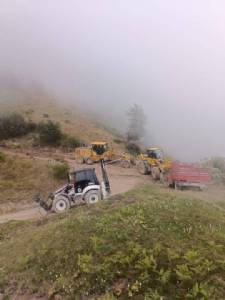 Çamlıyurt Mahallemizde yol bakım onarım ve temizlik çalışması 