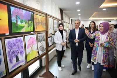 Başkanımız Yomra Anadolu Lisesi öğrencilerinin sergisini ziyaret etti