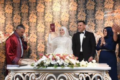  Münevver Hatipoğlu  ve  Yasin Hekimoğlu  Nikah Ilani