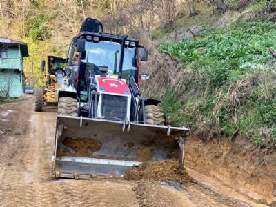 Kıratlı Mahallemizde yol bakım, onarım çalışmalarımız