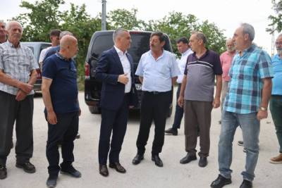 BAŞKANIMIZ YOKUŞLU MAHALLEMİZDEKİ BETONLAMA ÇALIŞMALARINI YERİNDE İNCELEDİ